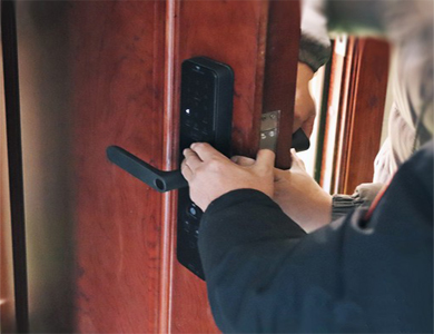 无极24小时上门开锁公司